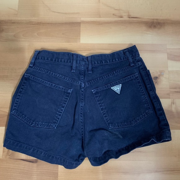Women’s Guess Shorts. Size 30 - Picture 5 of 5